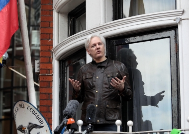 ჯულიან ასანჟს ეკვადორის მოქალაქეობა მიენიჭა