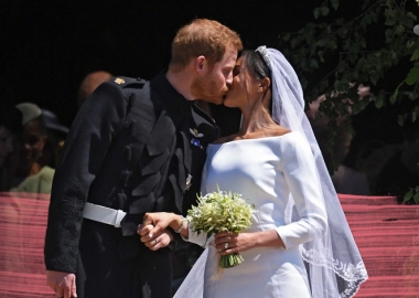 პრინც ჰარის და მეგან მარკლის კოცნა vs პრინც უილიამის და კეიტ მიდლტონის კოცნა