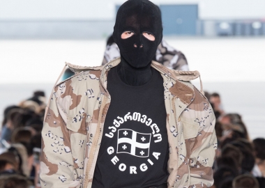 დემნა გვასალიას Vetements ჩვენება- პერსონალური და პოლიტიკური განაცხადი
