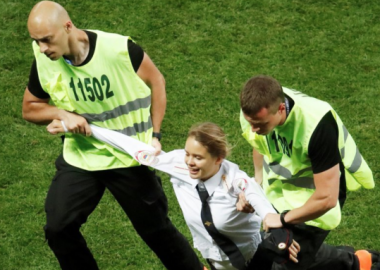 რუსი პოლიციელი Pussy Riot-ის დაკითხვაზე: „ზოგჯერ ვნანობ, რომ ახლა 37 წელი არაა“