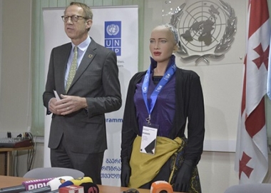 რობოტი სოფია სკეპტიკოსი მკვლევარის თვალით