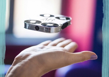 გაჯეტომანია: ჰიუნდაის აუდიოსისტემა, მობილურის დრონი და მოძრავი მაგიდა საწოლში მონებივრეთათვის