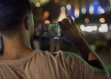 ქუჩის მუსიკოსები რიყეზე