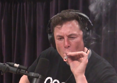 ილონ მასკმა ინტერვიუს დროს მარიხუანა გააბოლა