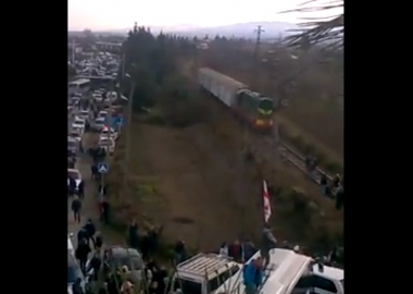 ოპოზიციის აქციის მონაწილე თელავის მისადგომებთან სრულიად საქართველოს ხიდან მიმართავს - დღის ვიდეო