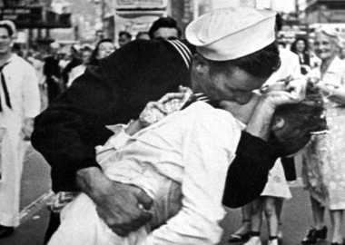 ლეგენდარული ფოტოს გმირი კვირას გარდაიცვალა