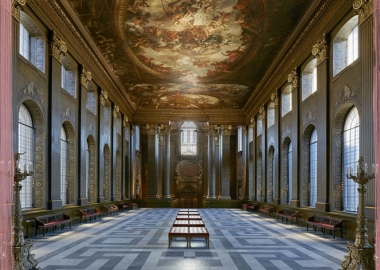 მოხატული ჭერის დასათვალიერებლად გრინვიჩის გალერეაში წამოსაწოლი სკამები დადგეს