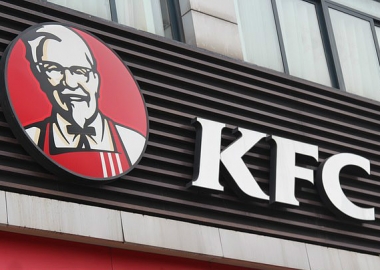 27 წლის სტუდენტი KFC-ს საჭმელს ერთი წლის განმავლობაში ყალბი შემმოწმებლის სტატუსით სცანცლავდა