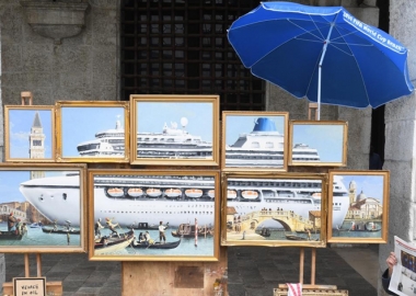 Banksy-ის ქუჩის სავაჭრო სტენდი ვენეციაში ხელოვნების ექსპერტებისგან შეუმჩნეველი დარჩა