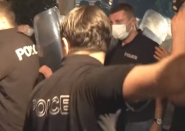 პოლიციის ძალადობის კადრები სხვადასხვა ონლაინ მედიიდან - VIDEO