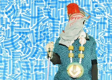 დიზაინერმა მაქს მაჩაიძემ საბჭოთა და ამერიკული ნივთებით აქსესუარები შექმნა