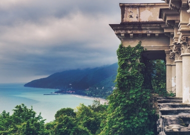 სამყაროებს შორის - გერმანელი ფოტოგრაფი აფხაზეთის ნანგრევებიდან