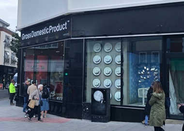 Banksy-მ ლონდონში მაღაზია გახსნა, მაგრამ შიგნით მომხმარებელს არ შეუშვებენ