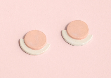 პროექტი “ისმინე” - საყურეები ქველმოქმედებისთვის