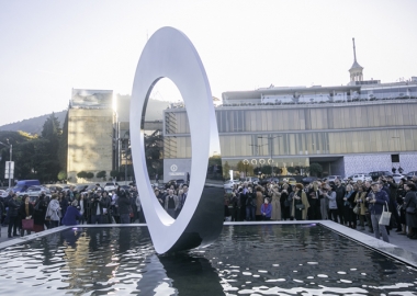 პირველი რესპუბლიკის მოედანზე ქანდაკება - N’Uovo გაიხსნა