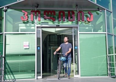 ბრიტანელ მოგზაურს უკვე ორი ველოსიპედი ყავს - დღის ფოტო