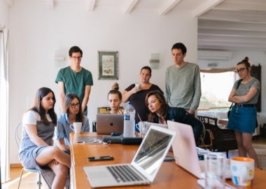 სად და როგორ შეიძლება დასაქმდეს არასრულწლოვანი