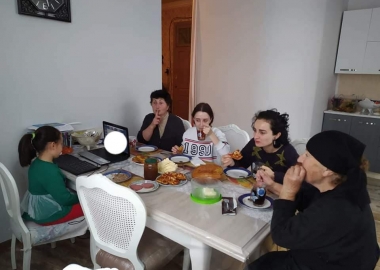 ყველაზე პატარა და ყველაზე ბეჯითი - დღის ფოტო