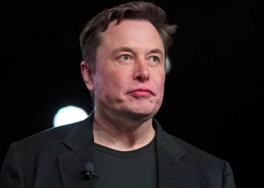 ილონ მასკი მატერიალიზმის წინააღმდეგ: Tesla-ს დამფუძნებელი ფიზიკურ ქონებას ყიდის