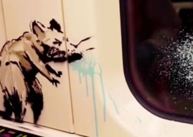 ბენკსიმ ნიღბის ტარების წასახალისებლად ლონდონის მეტროში ნამუშევრები შექმნა