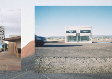 ტექსასის მარფა, ყალბი "პრადას" ბუტიკი და სხვა ღირსშესანიშნაობები - ანა ძიაპშიპას მტვრიანი ფოტოდღიური "Shorter novels and Photostats"