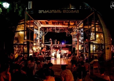 დღეს მოძრაობის თეატრი 20 წლის გახდა