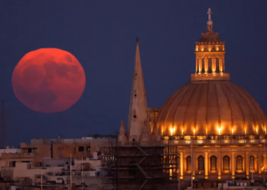 ზუთხისებრი მთვარე: სუპერმთვარის ფოტოები მსოფლიოს სხვადასხვა წერტილიდან